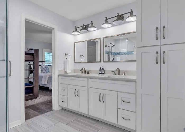 El Mar Townhome - Unit D *